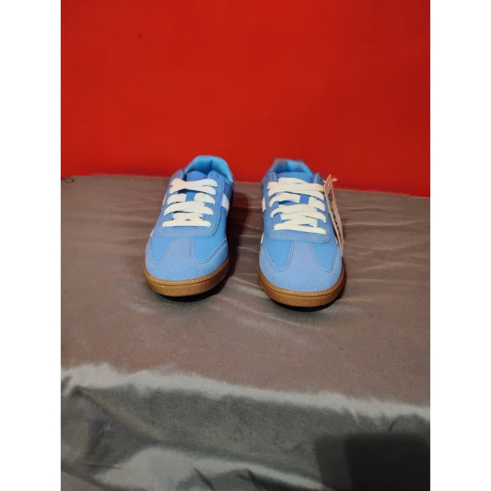 No Boundaries Women's Lace Up Sport Sneakers, Wide Width Size 7